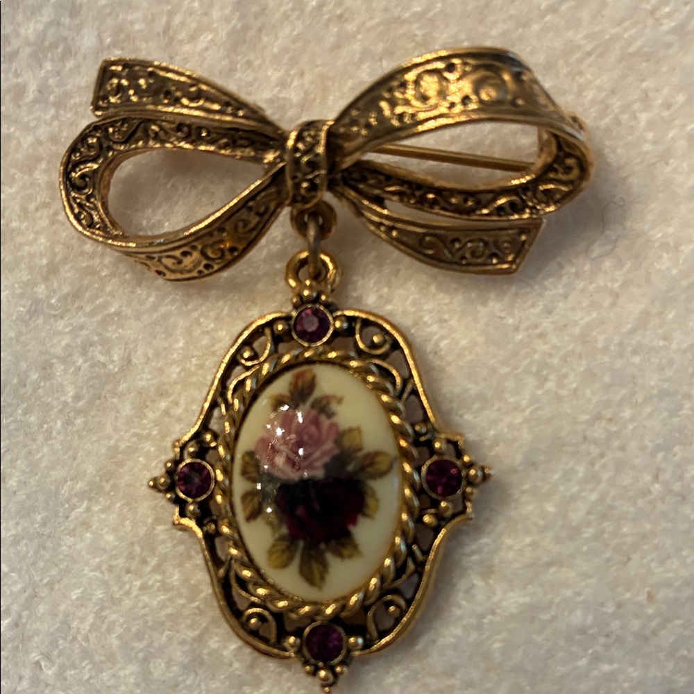 Vintage 1928 Jewelry Co. brooch pin